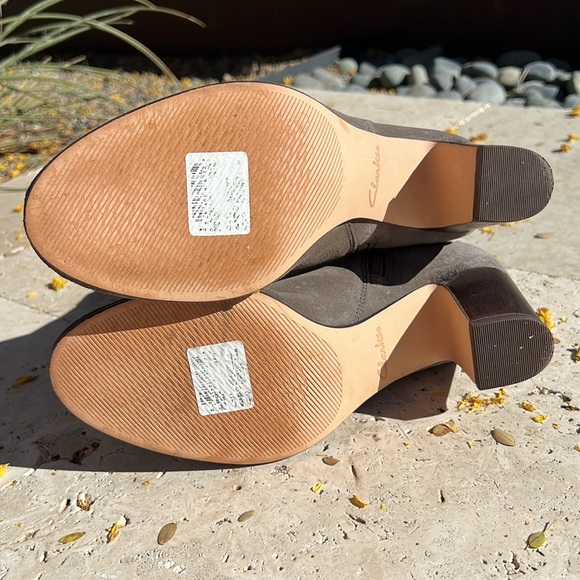 Clarks grey suede and leather zip-up booties - Picture 7 of 11